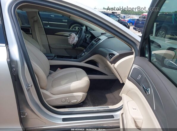 3LN6L5A99HR657494 2017 LINCOLN MKZ Silver Vista interior delantera