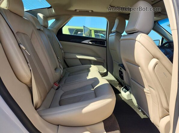 3LN6L5F91LR611059 2020 LINCOLN MKZ White Հետևի նստատեղերի տեսք