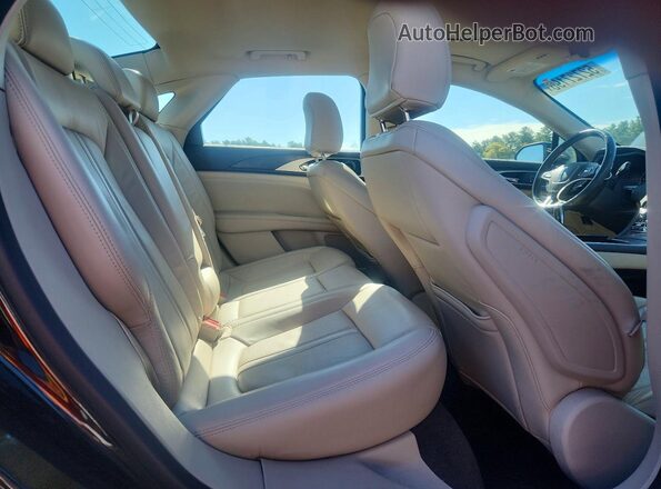 3LN6L5F94LR601660 2020 LINCOLN MKZ Black Rear seats view