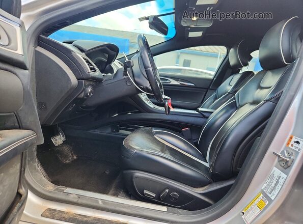 3LN6L5FC2HR648804 2017 LINCOLN MKZ Silver Widok wnętrza z przodu