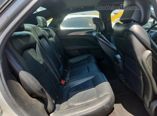 3LN6L5FC5HR613982 2017 LINCOLN MKZ Silver Widok tylnych siedzeń