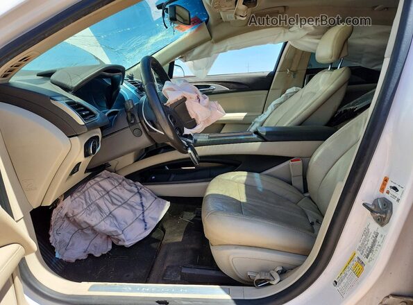3LN6L5FC5HR624433 2017 LINCOLN MKZ White Вид салону спереду