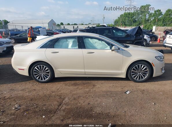 3LN6L5KU7JR609033 2018 LINCOLN MKZ HYBRID Cream უკანა სალონის ხედი