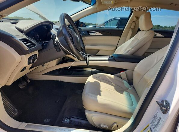 3LN6L5LU1LR608834 2020 LINCOLN MKZ White Widok wnętrza z przodu
