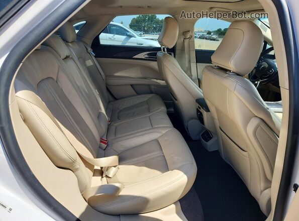 3LN6L5LU1LR608834 2020 LINCOLN MKZ White Widok tylnych siedzeń