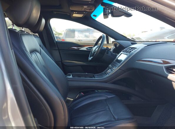 3LN6L5LU9LR618124 2020 LINCOLN MKZ Silver Front interior view