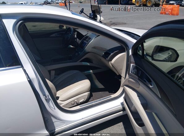 3LN6L5MUXKR620980 2019 LINCOLN MKZ HYBRID White Front interior view