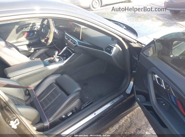 3MF13DM02R8D80598 2024 BMW M2 Black წინა სალონის ხედი