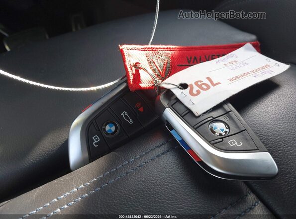 3MF13DM02R8D80598 2024 BMW M2 Black წინა პანელის ხედი