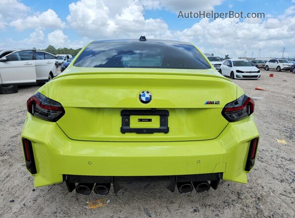 3MF23DM03T8F98643 2026 BMW M2 Желтый Вид сзади
