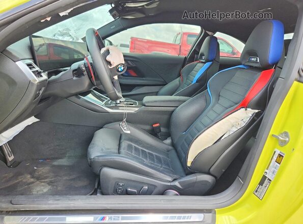 3MF23DM03T8F98643 2026 BMW M2 Желтый Вид салона спереди