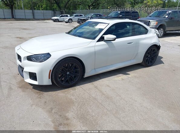 3MF23DM0XT8G44453 2026 BMW M2 White Առջևի ձախ երեք քառորդ տեսարան