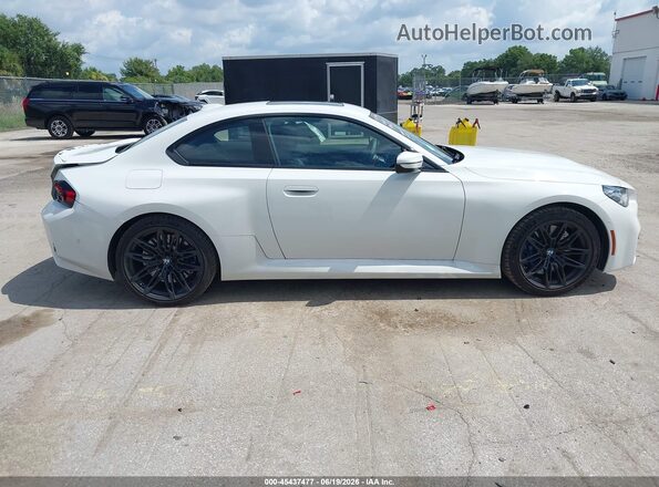 3MF23DM0XT8G44453 2026 BMW M2 White Սալոնի հետևի տեսք