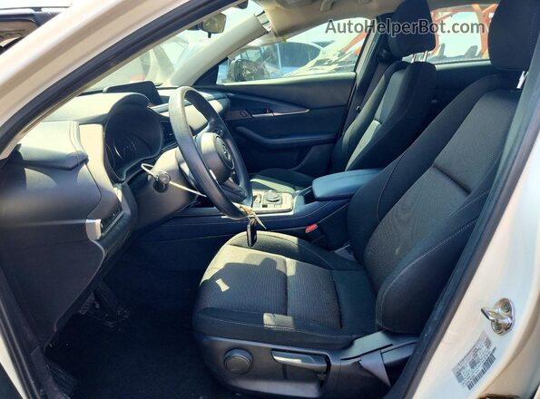 3MVDMAAL0MM226061 2021 MAZDA CX-30 White Вид салону спереду