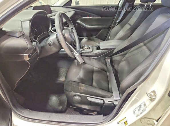 3MVDMBAM0RM655612 2024 MAZDA CX-30 White Widok wnętrza z przodu