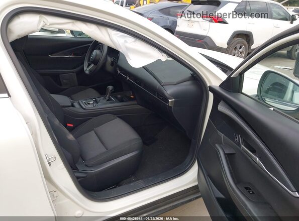 3MVDMBAM8PM552824 2023 MAZDA CX-30 Белый Вид салона спереди