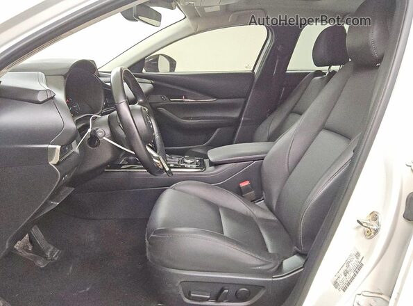 3MVDMBAY3NM437998 2022 MAZDA CX-30 White Front interior view