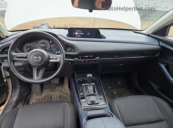 3MVDMBCL6MM240257 2021 MAZDA CX-30 Белый Вид панели приборов