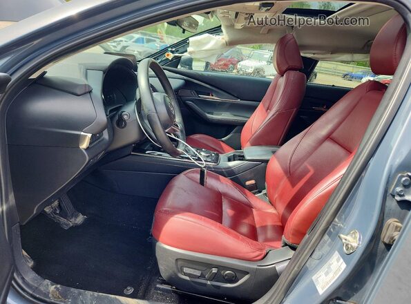3MVDMBCL9NM409043 2022 MAZDA CX-30 Blue Front interior view