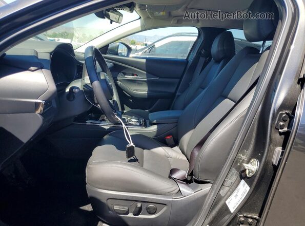 3MVDMBCM1RM699762 2024 MAZDA CX-30 Gray Widok wnętrza z przodu