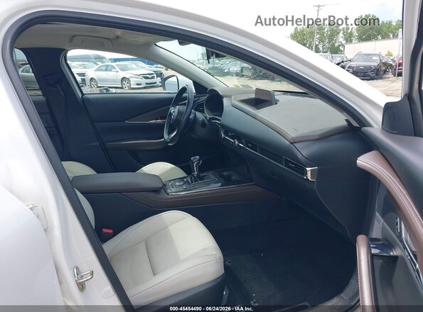 3MVDMBDL2NM447552 2022 MAZDA CX-30 White Front interior view