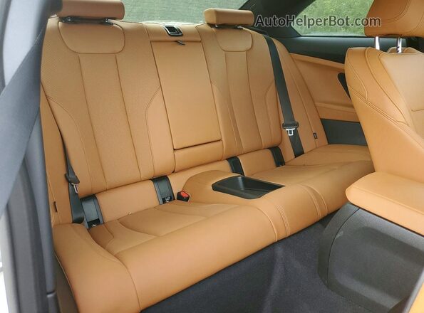 3MW33CM03P8D24735 2023 BMW OTHER White უკანა სავარძლების ხედი