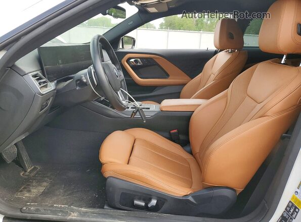 3MW33CM03P8D24735 2023 BMW OTHER White წინა სალონის ხედი