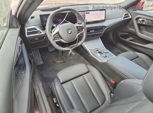3MW33CM04S8F51683 2025 BMW 2 SERIES Red წინა პანელის ხედი