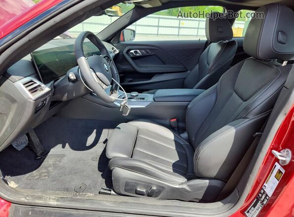 3MW33CM04S8F51683 2025 BMW 2 SERIES Red წინა სალონის ხედი