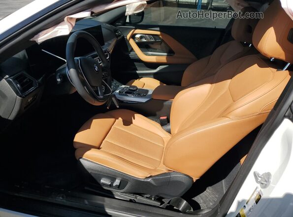 3MW33CM06P8D77834 2023 BMW 2 SERIES Белый Вид салона спереди