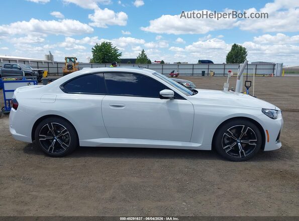 3MW33CM08S8F66090 2025 BMW 2 SERIES White Вид задньої частини салону