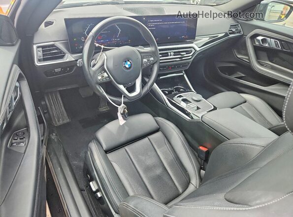 3MW33CM0XP8C85450 2023 BMW 2 SERIES Black Widok deski rozdzielczej
