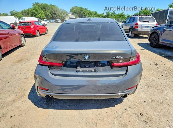 3MW39FF00P8C94462 2023 BMW 3 SERIES Gray Widok z tyłu