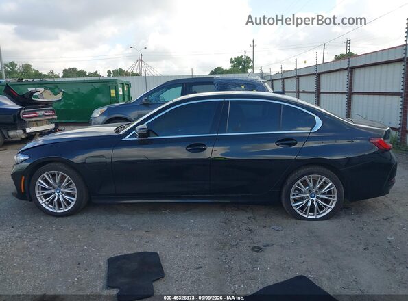 3MW39FS07R8E04769 2024 BMW 3 SERIES Black სალონის 360-გრადუსიანი ხედი