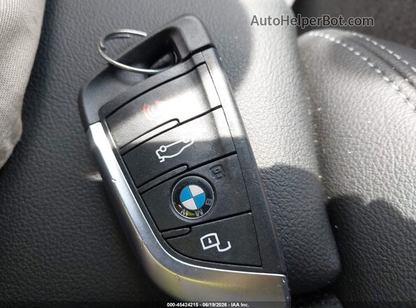 3MW43CM05S8F24979 2025 BMW M2 Blue Vista del salpicadero