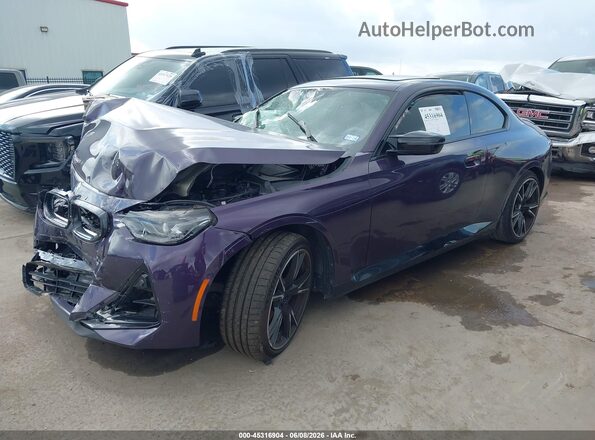 3MW53CM01P8C80811 2023 BMW M2 Purple Առջևի ձախ երեք քառորդ տեսարան