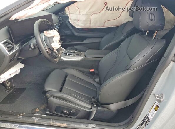 3MW53CM06R8E51782 2024 BMW M2 Gray წინა სალონის ხედი