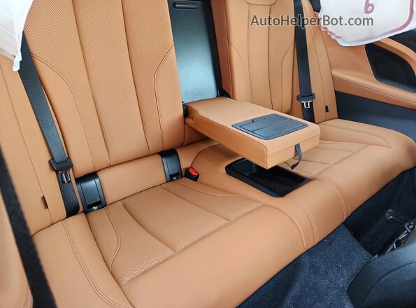 3MW53CM07R8E86752 2024 BMW M2 White უკანა სავარძლების ხედი