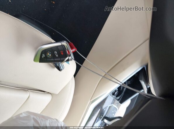 3MW5R1J04L8B36803 2020 BMW 3 SERIES Белый Вид панели приборов