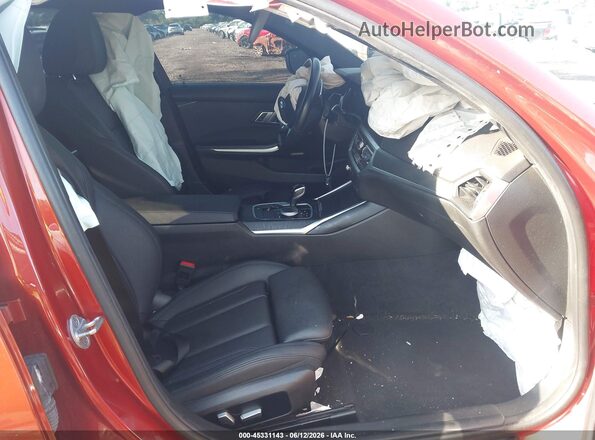3MW5R7J00M8C02638 2021 BMW 3 SERIES Orange Widok wnętrza z przodu