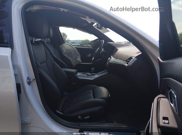 3MW5R7J09N8C69465 2022 BMW 3 SERIES White Front interior view