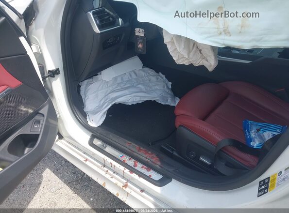 3MW5U9J00N8C75715 2022 BMW M3 White Вид задньої частини салону