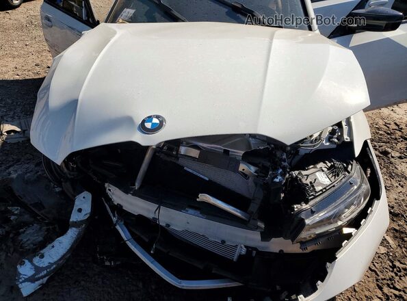 3MW69FT05S8F49584 2025 BMW M3 White Вид задньої частини салону