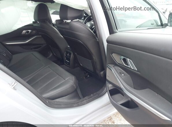 3MW89FF04P8D52787 2023 BMW 3 SERIES Silver Widok naklejki z numerem VIN