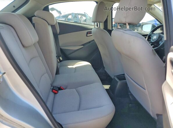 3MYDLBJV1LY700264 2020 TOYOTA YARIS Silver უკანა სალონის ხედი