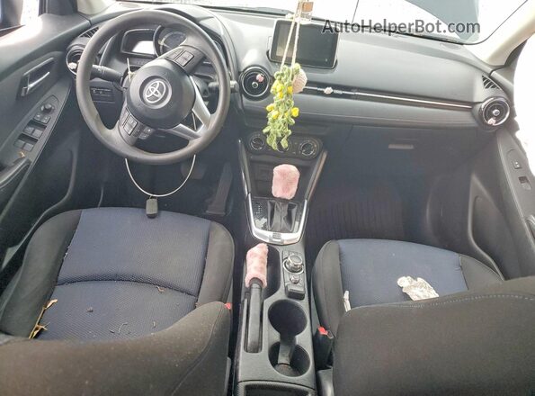 3MYDLBYV0HY153498 2017 TOYOTA YARIS Black Առջևի վահանակի տեսք