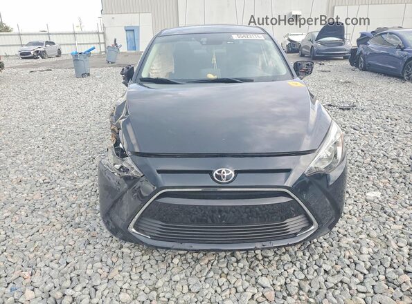 3MYDLBYV0HY153498 2017 TOYOTA YARIS Black Դիմացի տեսք