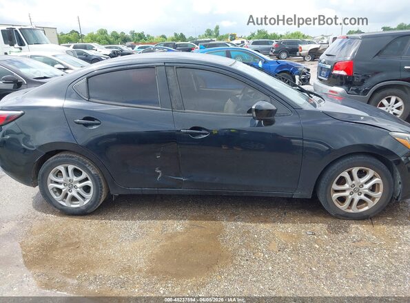 3MYDLBYV0HY190017 2017 TOYOTA YARIS IA Black Rear interior view