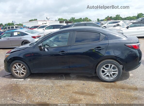 3MYDLBYV0HY190017 2017 TOYOTA YARIS IA Black 360 interior view