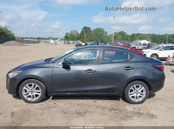 3MYDLBYV0HY190907 2017 TOYOTA YARIS IA Gray Սալոնի 360 աստիճան տեսք